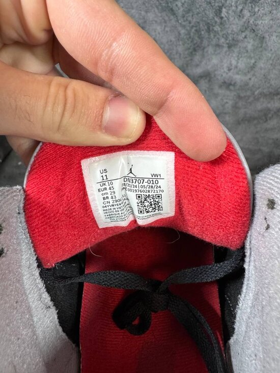 Size 11 | Jordan 3 Black Cement No Box | Pre-Owned main image 7